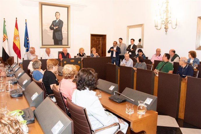 La Diputación de Cáceres cierra la X Semana de Puertas Abiertas con un Pleno de personas mayores