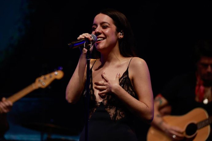 Archivo - La cantante Valeria Castro actúa durante la gala de los premios Cadena Dial 2025, a 20 de marzo de 2025, en Santa Cruz de Tenerife, Tenerife, Canarias (España).