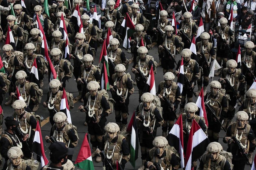 Archivo - Miembros de los rebeldes hutíes durante una manifestación contra Israel y Estados Unidos en la capital de Yemen, Saná, en agosto de 2025 (archivo)