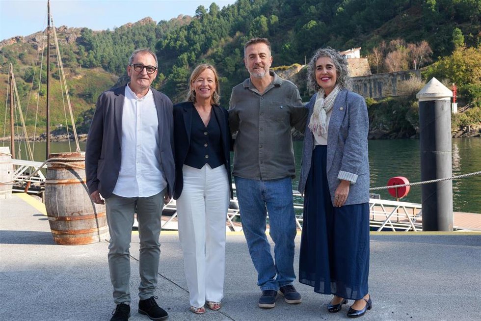El alcalde de Pasaia, Teo Alberro, la diputada general de Gipuzkoa, Eider Mendoza, el presidente de Albaola, Xabier Agote, y la vicelehendakari y consejera de Cultura, Ibone Bengoetxea, en Albaola Itsas Faktoria