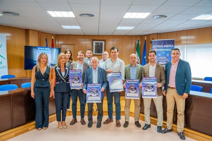 Presentación de la tercera edición de 'Juvealmería' en Roquetas de Mar (Almería).