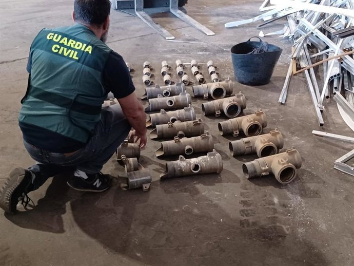 Material de riego intervenido del hurto por el que se ha detenido a un varón en León.