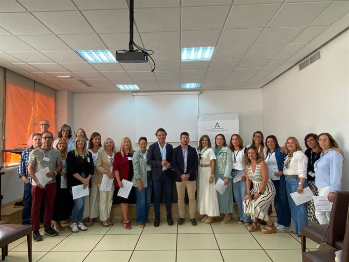 Daniel Sánchez en la entrega de diplomas del Programa de Empleo y Formación 'Más Janda Interior' en Paterna.