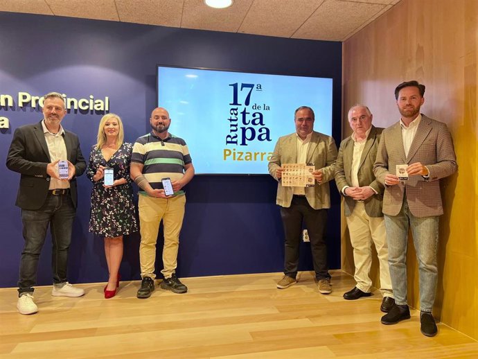 El vicepresidente de Gestión Económica Administrativa de la institución provincial, Manuel Marmolejo, junto al alcalde de Pizarra, Félix Lozano, y el presidente de Fedelhorce, Francisco Padilla, durante la presentación del evento.