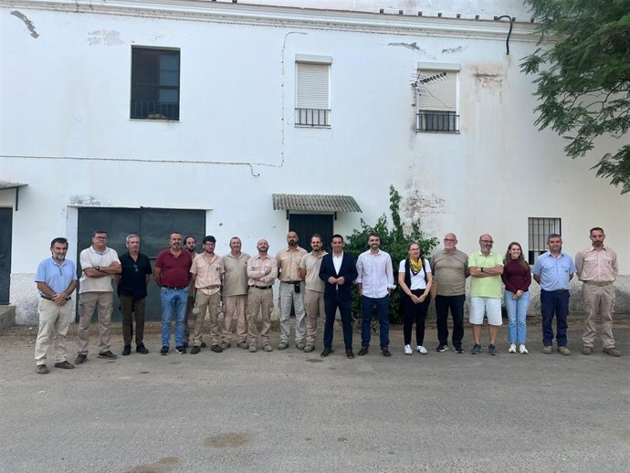 Visita de responsables de la Diputación al vivero provincial.