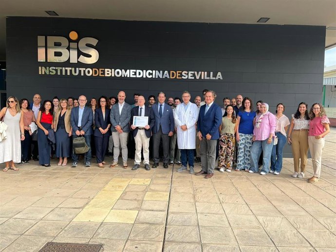 Foto de familia de Joaquín Dopazo con miembros de su equipo de investigación.