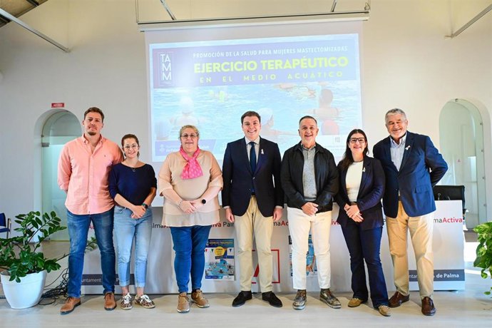 El regidor de Medio Natural, Entornos Saludables, Mercados e Innovación, Llorenç Bauzá, en las jornadas informativas de prevención y reacción ante el cáncer de mama.