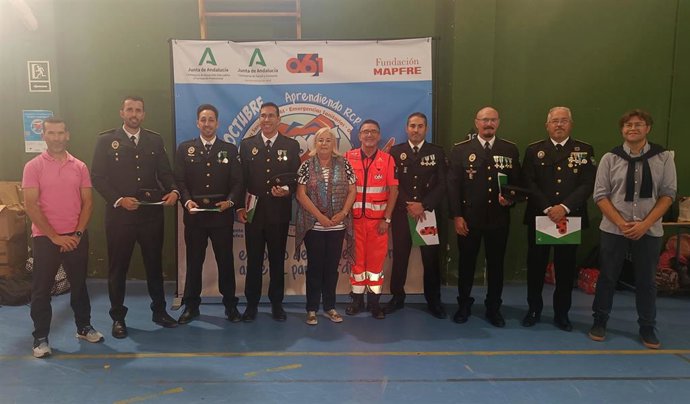 El Centro de Emergencias Sanitarias 061, perteneciente al Servicio Andaluz de Salud (SAS), ha reunido en el Instituto de Enseñanza Secundaria (IES) Alto Conquero, en Huelva capital, a un millar jóvenes onubenses en una nueva edición del #Cardiomaratón061.
