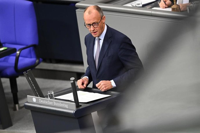16 October 2025, Berlin: German Chancellor Friedrich Merz  speaks in the Bundestag during his government statement on the EU summit. Parliament deals with pension laws and the Military Service Modernization Act. Photo: Michael Kappeler/dpa