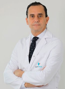 El doctor Salvador Morales, jefe de Servicio de Cirugía General y Aparato Digestivo del Hospital Quirónsalud Sagrado Corazón y del Hospital Universitario Virgen Macarena.