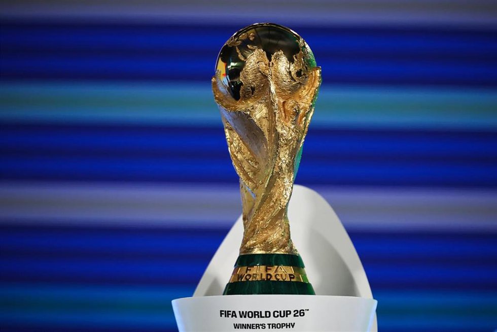Archivo - Trofeo del Mundial de fútbol masculino.