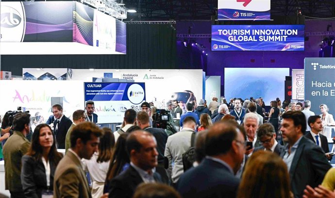 Archivo - Asistente a la edición del TIS en pasado año, en el Palacio de Congresos de Sevilla.