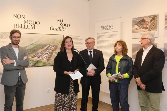 Presentación de la exposición 'Non modo bellum. Vida cotidiana en la ciudad antigua de La Caridad'