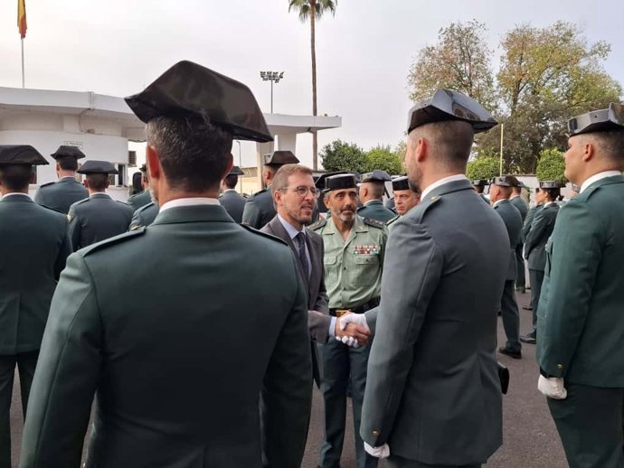 El subdelegado del gobierno en Sevilla, Francisco Toscano, recibe a los 81 guardias civiles que se incorporan a la Comandancia de Sevilla