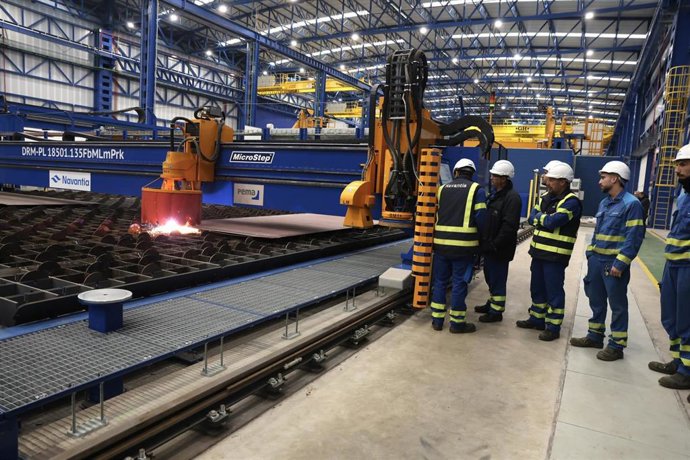 Archivo - Primer corte de chapa para el nuevo contrato firmado por Navantia con el Ministerio de Defensa de Arabia Saudí para el diseño y construcción de una segunda serie de tres corbetas Avante 2200. A 17 de diciembre de 2024, en San Fernando (Cádiz, An