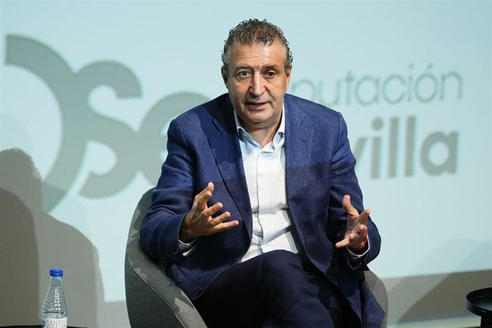 El presidente de la Diputación de Sevilla, Javier Fernández.