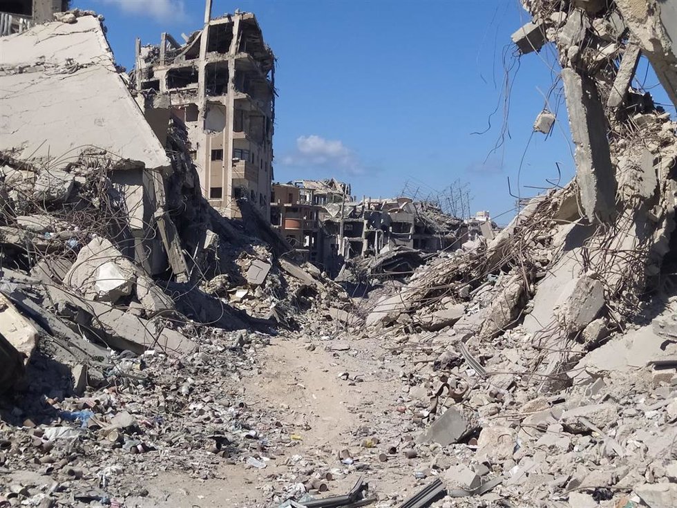 Escombros tras ataques israelíes en la Franja de Gaza