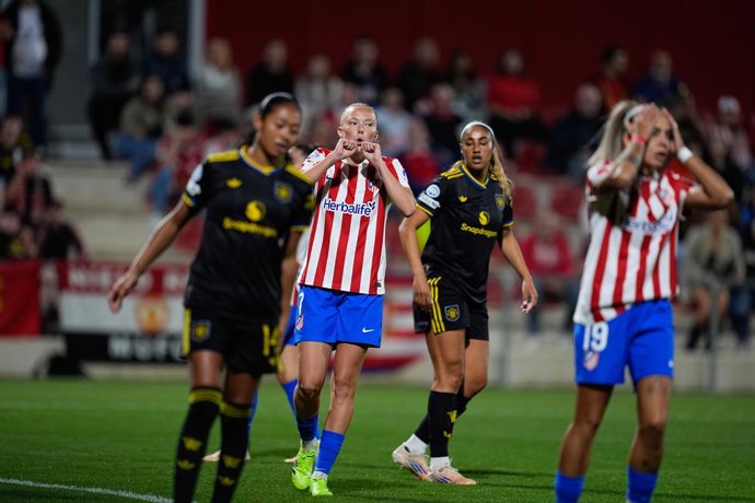 Synne Jensen, do Atlético de Madri, reage durante a partida da fase MD2 da Liga dos Campeões Feminina da UEFA 2025/26 entre Atlético de Madri e Manchester United Women no Centro Deportivo Wanda Alcala de Henares em 16 de outubro de 2025 em Alcala de Henar
