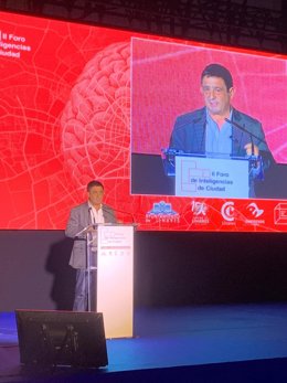 El presidente de la Diputación de Jaén, Paco Reyes, en su intervención de la inauguración del II Foro de Inteligencias de Ciudad: 'Linares, la reinvención sostenible'.