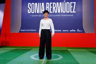 Archivo - Sonia Bermudez poses for photo during her presentation as new head coach of Spain at Ciudad del Futbol on September 10, 2025, in Las Rozas, Madrid, Spain.