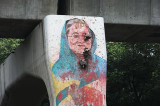 Archivo - August 16, 2024, Dhaka, Wari, Bangladesh: People are damaging the painted portrait of former prime minister Sheikh Hasina in Dhaka, Bangladesh, on August 16, 2024.