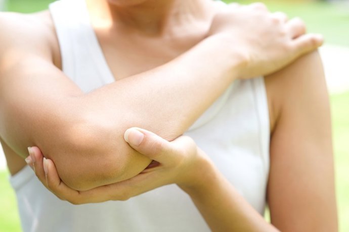 Archivo - Dolor codo, bursitis