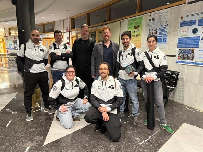 Equipo organizador de la CitizenCon 2025 con los desarrolladores americanos en la ULE.