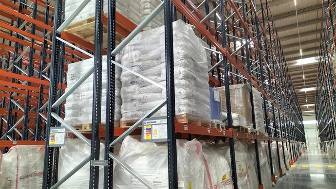 Archivo - Empresa, industria, logística, almacén, fábrica.