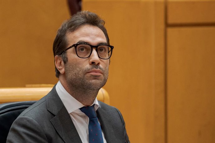 El ministro de Economía, Comercio y Empresa, Carlos Cuerpo, durante una sesión de control al Gobierno, en el Senado, a 30 de septiembre de 2025, en Madrid (España). El Gobierno se enfrenta una semana más a las preguntas de la oposición en la sesión de con