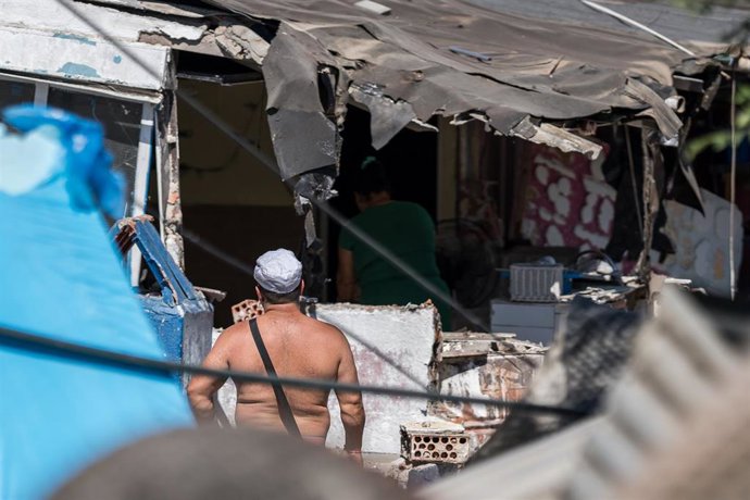 Archivo - Residentes en el sector seis de la Cañada Real Galiana