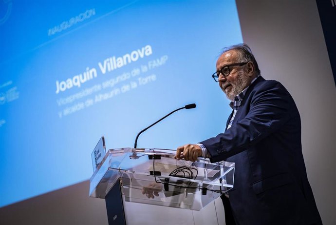 El vicepresidente de la Federación Andaluza de Municipios y Provincias (FAMP) y alcalde de la ciudad malagueña de Alhaurín de la Torre, Joaquín Villanova;, en la inauguración de las II Jornadas sobre Comunicación.