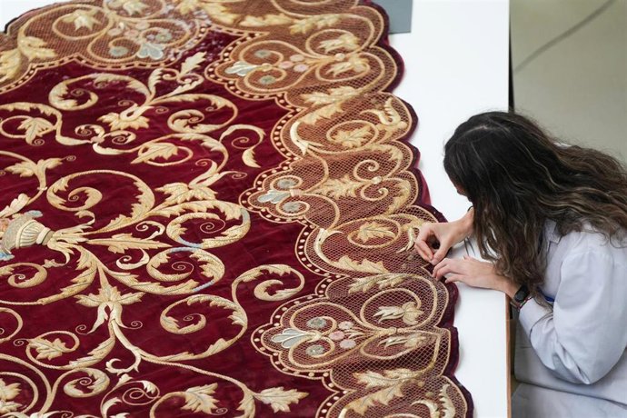 Archivo - Restauración de una obra en el IAPH. A 05 de septiembre de 2025, en Sevilla (Andalucía, España).