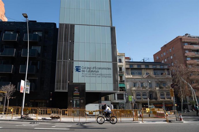 Archivo - Fachada del Col·legi d'Economistes de Catalunya.