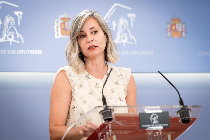 Archivo - Arquivo - A porta-voz da Sumar no Congresso, Verónica Martínez Barbero, durante uma coletiva de imprensa no Congresso dos Deputados, em 8 de julho de 2025, em Madri (Espanha).