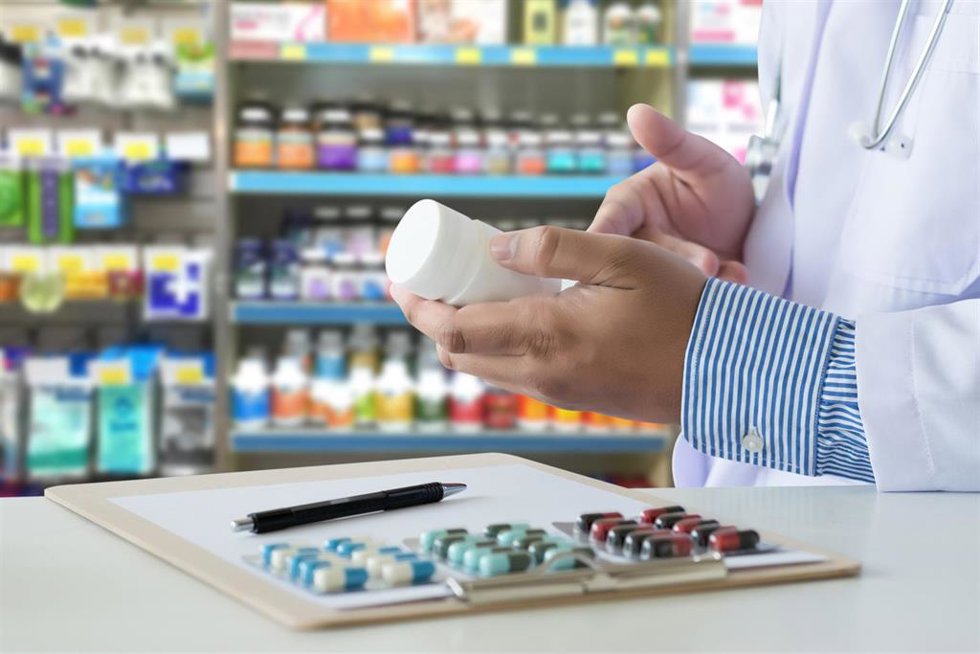 Archivo - Imagen de archivo de un farmacéutico.