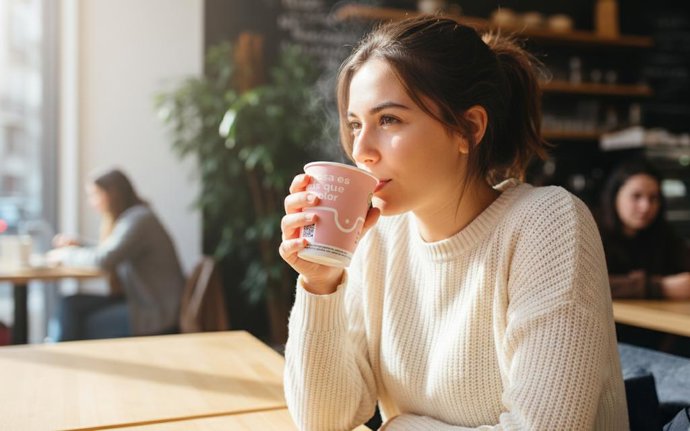 Un millón de vasos rosas de café contra el cáncer de mama: la iniciativa de Arbitrade para fomentar la prevención