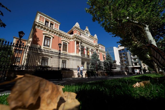 Archivo - Fachada de la Diputación de Albacete.