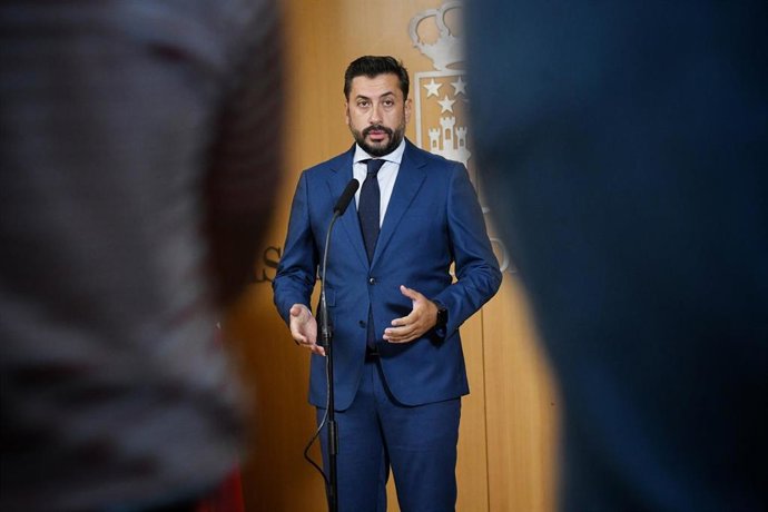 El portavoz del PP en la Asamblea de Madrid, Carlos Díaz-Pache, ofrece declaraciones a los medios antes de un pleno en la Asamblea de Madrid, a 18 de septiembre de 2025, en Madrid (España). La situación en la Franja de Gaza y sus ramificaciones en España 