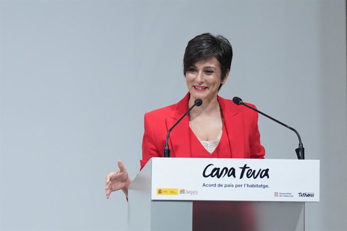 La ministra de Vivienda y Agenda Urbana, Isabel Rodríguez, en un acto de firma de un protocolo en el Palau de la Generalitat de Catalunya