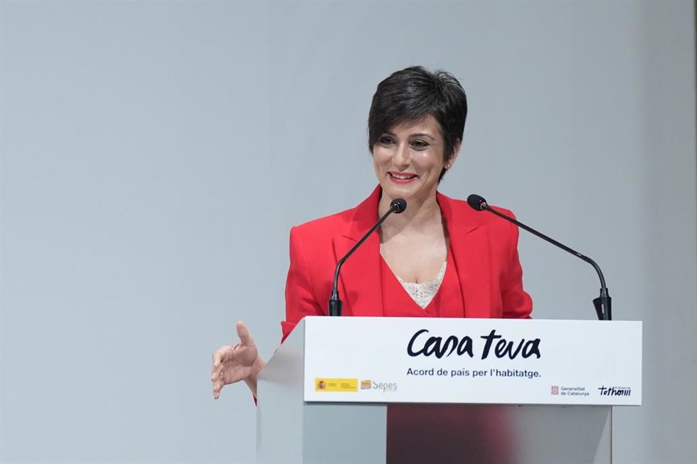 La ministra de Vivienda y Agenda Urbana, Isabel Rodríguez, en un acto de firma de un protocolo en el Palau de la Generalitat de Catalunya