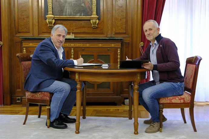 El alcalde de Pamplona, Joseba Asiron, y el presidente de la Mancomunidad, David Campión