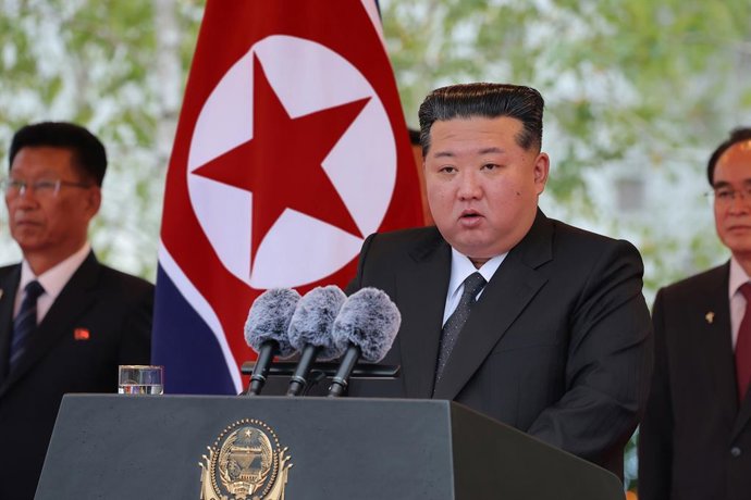 HANDOUT - 06 October 2025, North Korea, Pyongyang: This photo released by North Korea's official Korean Central News Agency on October 7, 2025 shows North Korean leader Kim Jong-un speaking at Pyongyang General Hospital during its inaugural ceremony on Oc