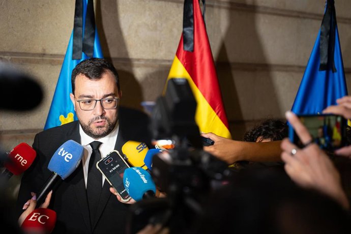 Archivo - El presidente del Principado de Asturias, Adrián Barbón