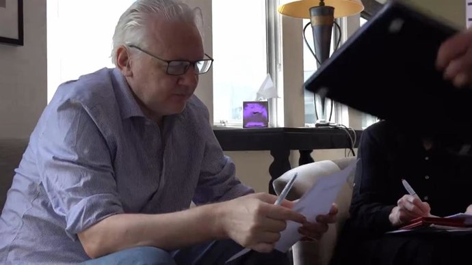 Archivo - Captura de pantalla de un vídeo publicado por Wikileaks en su cuenta en la red social X tras la liberación de Julian Assange de una cárcel de Reino Unido a raíz de un acuerdo con el Gobierno de EEUU.