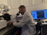 Foto: El 12 de Octubre, primero en España en contar con un microscopio que permite observar células vivas con gran precisión