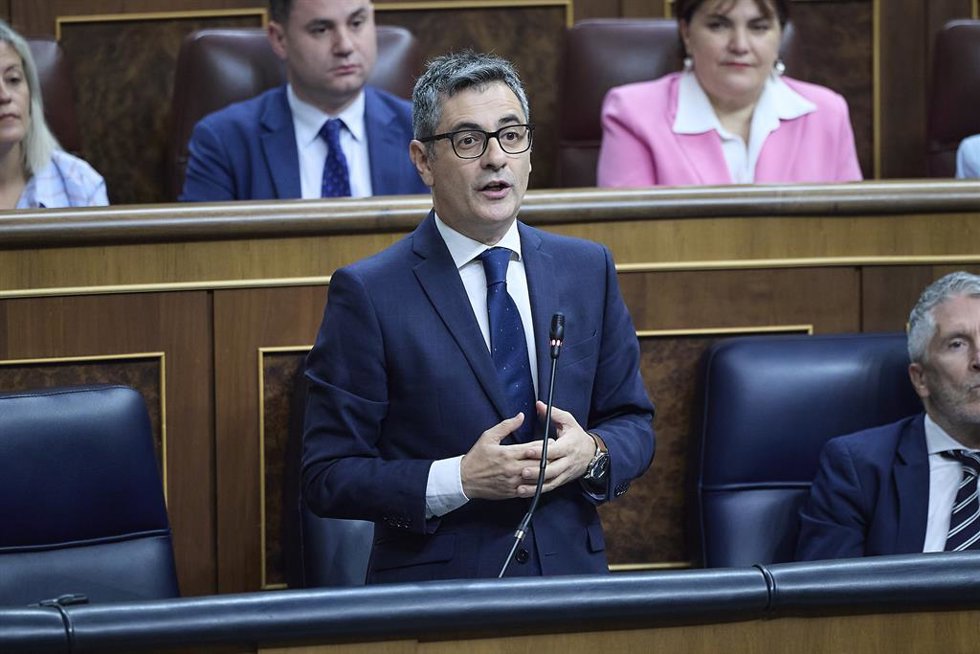 El ministro de la Presidencia, Relaciones con las Cortes y Justicia, Félix Bolaños, interviene durante una sesión de control en el Gobierno, en el Congreso de los Diputados, a 24 de septiembre de 2025, en Madrid (España). La ausencia del presidente del 