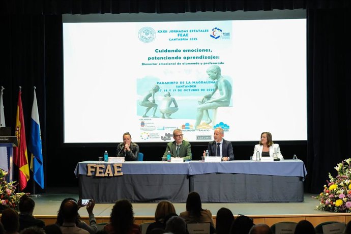El consejero de Educación, Formación Profesional y Universidades, Sergio Silva, inaugura las ‘XXXII Jornadas Estatales de FEAE’ (Fórum Europeo de Administradores de la Educación)