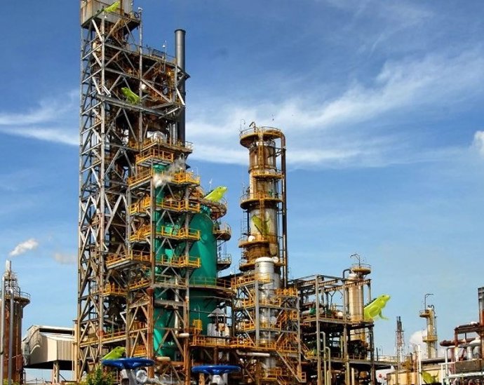 Archivo - Una refinería de Ecopetrol.