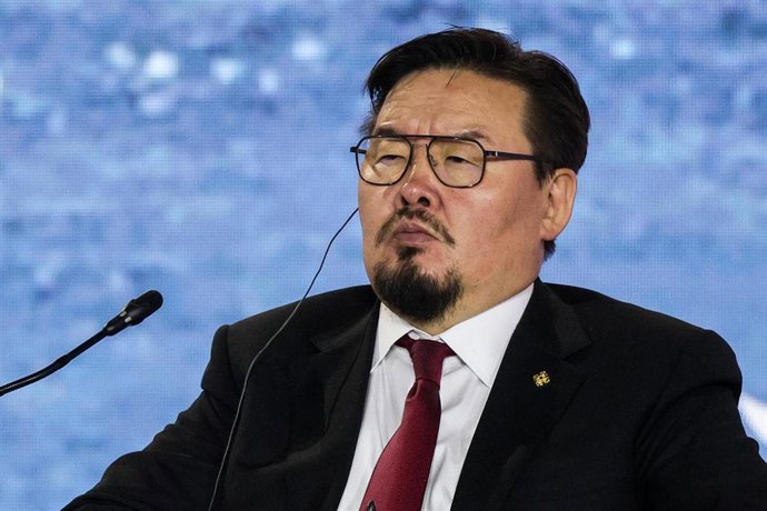 Archivo - Imagen de archivo del primer ministro de Mongolia, Gombojavin Zandanshatar.