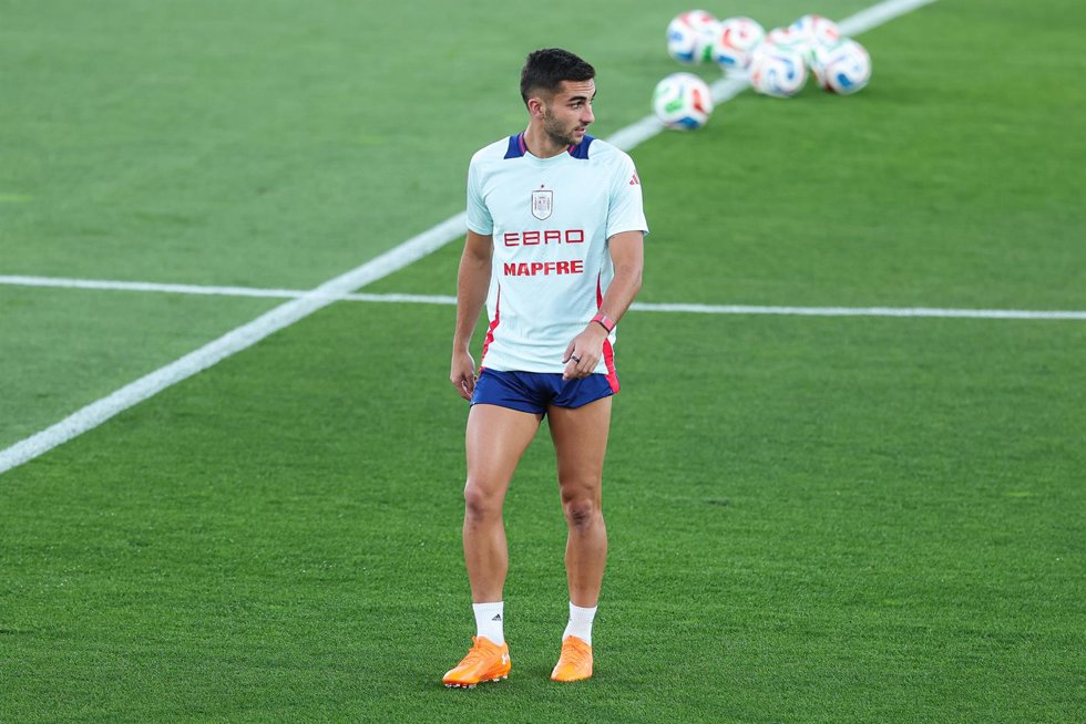 Ferran Torres en una concentración con la selección española